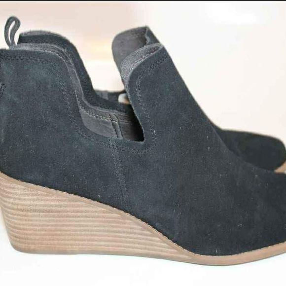 NEW TOMS Kallie Wedge Womens Black Suede Cutout Ankle Boot Size 9 - Picture 3 of 9